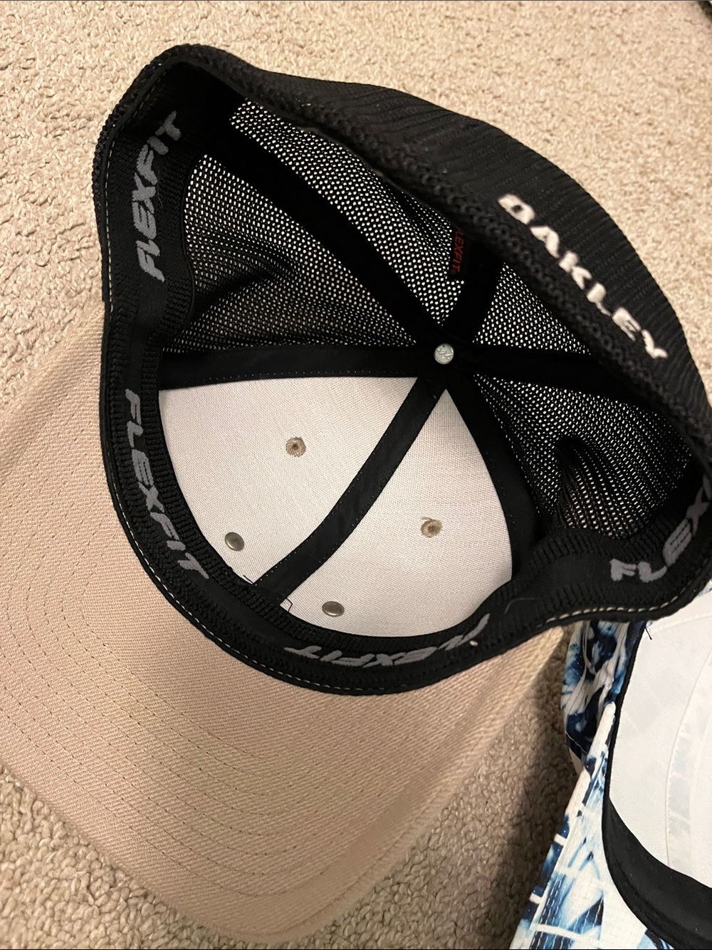Lot of 3 Oakley Men's Hat with Logo - Picture 11 of 14